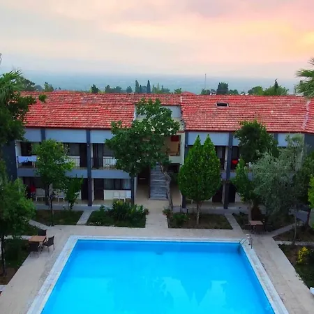 Artemis Yoeruek Old Town Hotel *