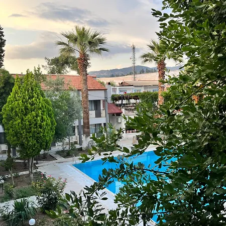 Artemis Yoeruek Old Town Pamukkale